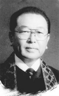 b&w image of Reverend Yoshiaki Fujitani