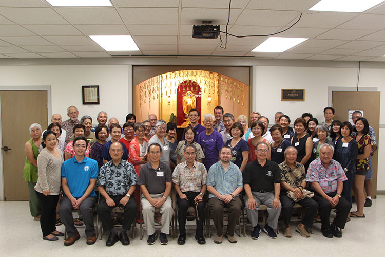 Group photo from the 2016 Summer Session at Buddhist Study Center (“Mindfulness and Buddhism in America” with Dr. Jeff Wilson). Photo by Sydney Ro