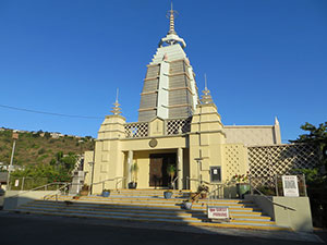Palolo Hongwanji temple - Flickr user Joel Abroad - https://www.flickr.com/photos/40295335@N00/15338050961