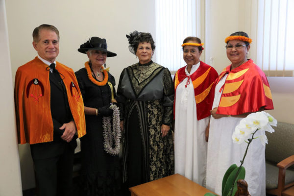 Royal Societies representatives with Queen Liliuokalani (as portrayed by Jackie Pualani Johnson