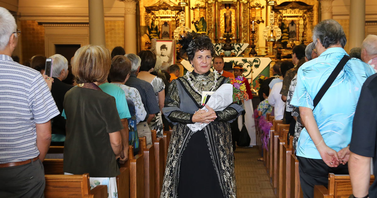 Queen Liliuokalani as portrayed by Jackie Pualani Johnson leads the recessional at the close of the Tribute Service
