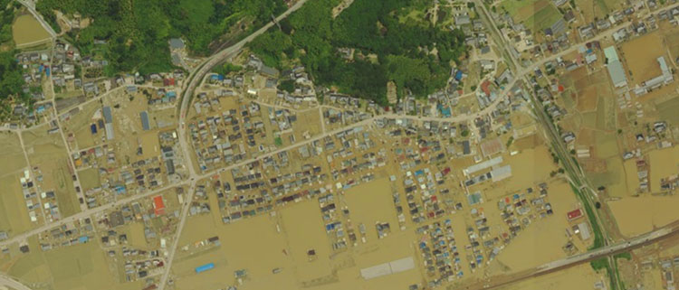 Flooding along the Takahashi River (国土地理院 (Geospatial Information Authority of Japan) [CC BY 4.0  (https://creativecommons.org/licenses/by/4.0)], via Wikimedia Commons)