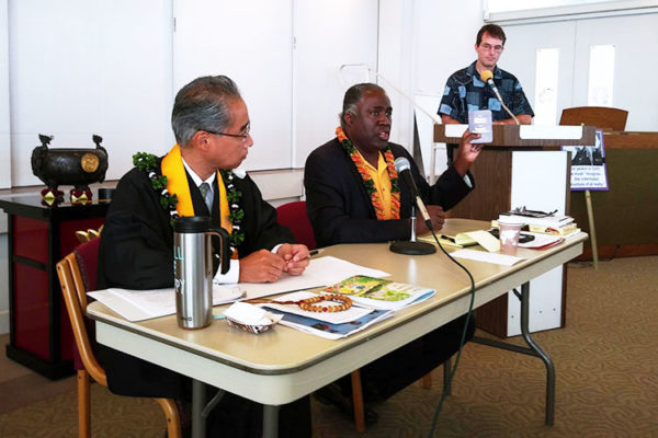 Bishop Matsumoto and Alphonso Braggs at Hawaii Betsuin Talk Story session on Buddhism and Dr. Martin Luther King Jr., David Atcheson moderating (photo by Clyde Whitworth)