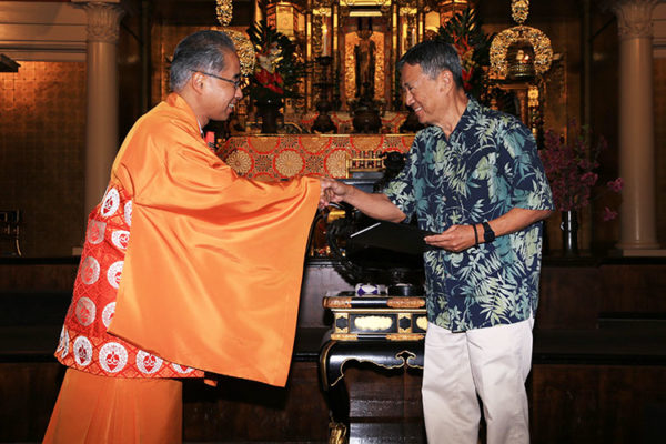 Bishop Matsumoto presents Arthur Nakagawa a resolution of appreciation adopted at Giseikai 2019. Photo: Lenscapes Photography
