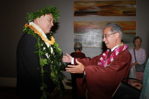 Living Treasures 2020 - Bishop Matsumoto greets Robert Cazimero (photo credit: Alan Kubota)
