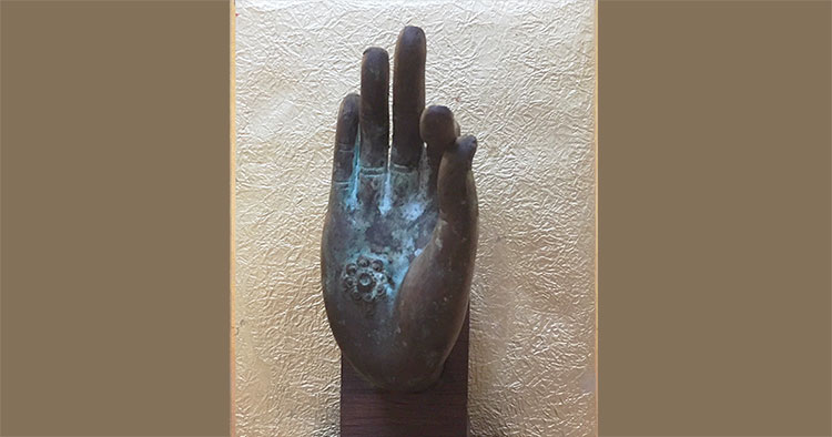 sculpture of the Buddha's hand in the Abhaya Mudra (Semui-in)