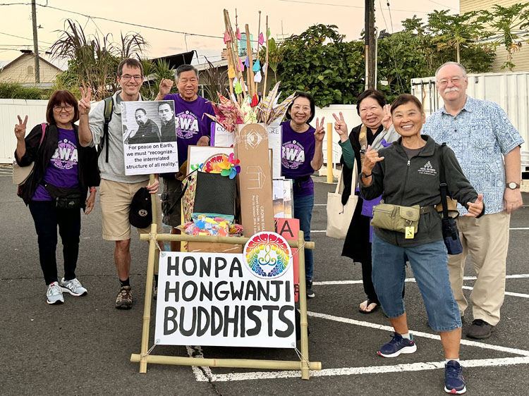 MLK 2024 - Hawaii Betsuin group assembles at temple parking lot with signs and cranes