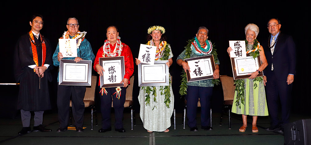 Living Treasures honorees on stage at the end of the 2024 recognition program. Photo: Alan Kubota